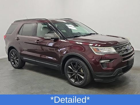Used 2018 Ford Explorer XLT w/ Equipment Group 202A FWD image 2