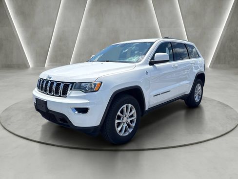 Used 2021 Jeep Grand Cherokee Laredo AWD/4WD image 3
