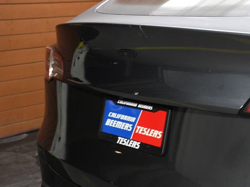 Used 2023 Tesla Model Y Long Range image 11