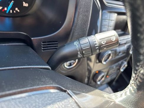 Used 2019 Ford Explorer XLT AWD/4WD image 31