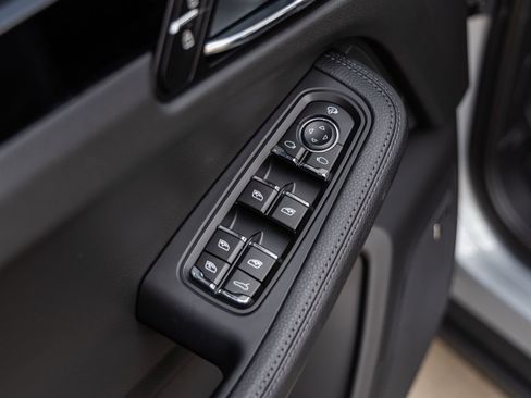 Certified 2026 Porsche Macan AWD/4WD image 24