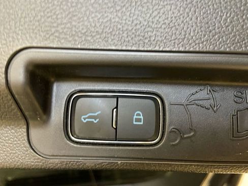 Used 2022 Ford Explorer XLT w/ Equipment Group 202A image 29