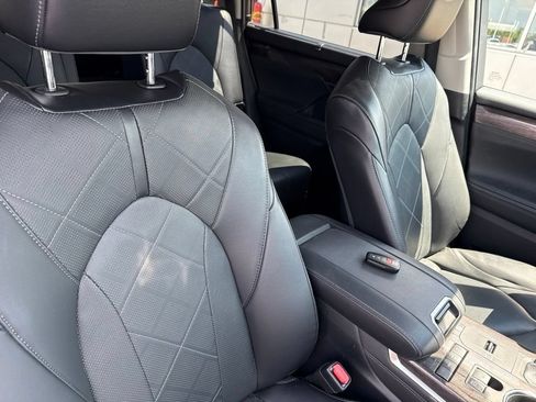 Used 2022 Toyota Highlander Platinum AWD/4WD image 18