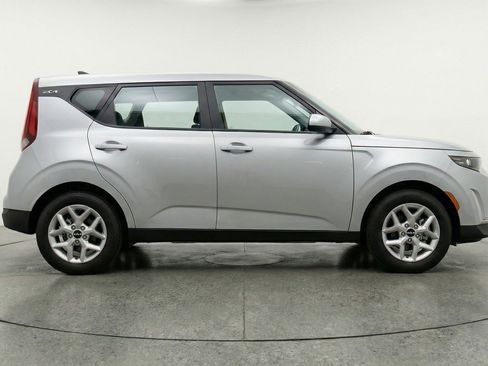 Used 2025 Kia Soul LX w/ LX Technology Package image 11