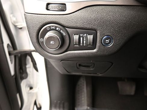 Used 2021 Jeep Cherokee Latitude Lux w/ Comfort/Convenience Group image 30