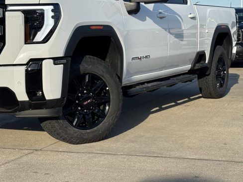 Used 2025 GMC Sierra 2500 AT4 AWD/4WD image 12