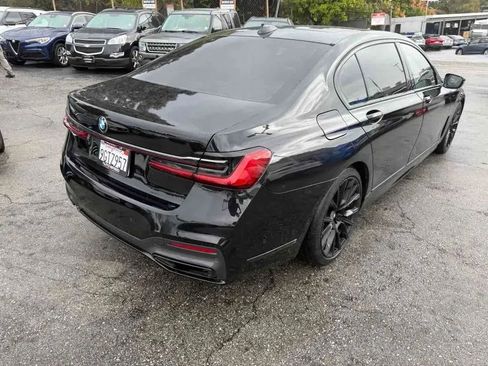 Used 2020 BMW 740i w/ M Sport Package RWD image 6