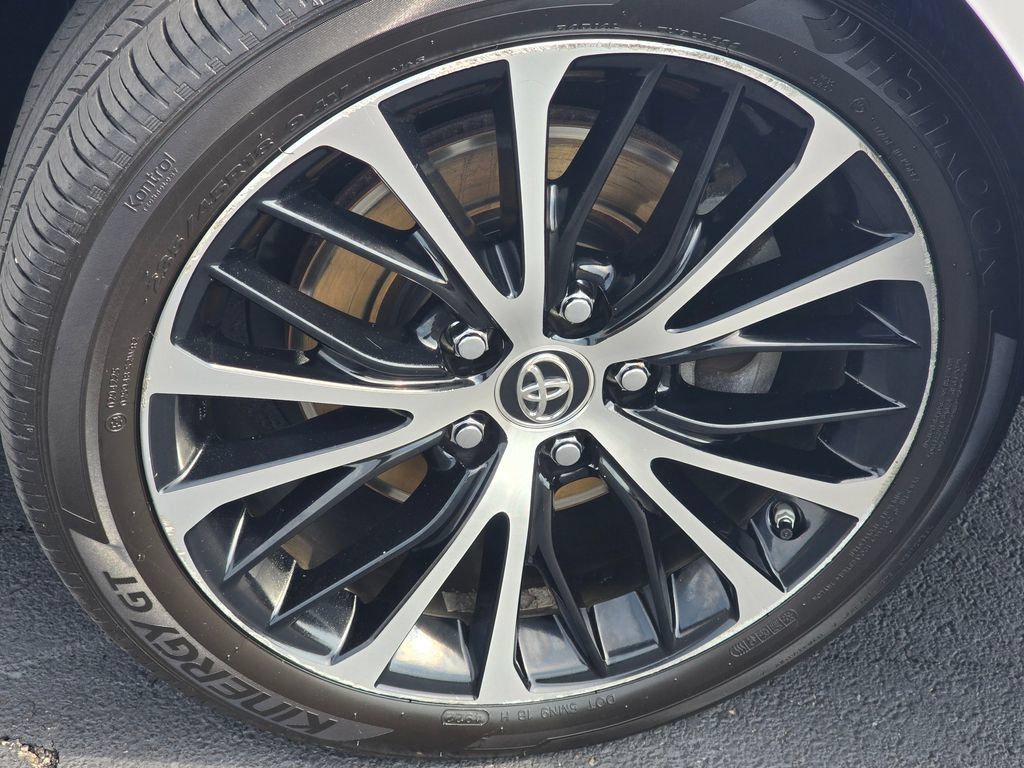 Used 2018 Toyota Camry SE FWD image 10