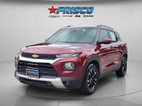 Used 2022 Chevrolet TrailBlazer LT w/ Confidence II Package FWD image 3
