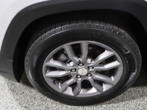Used 2024 GMC Terrain SLT AWD/4WD image 11