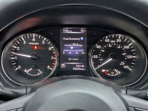Used 2017 Nissan Rogue Sport SV FWD image 3