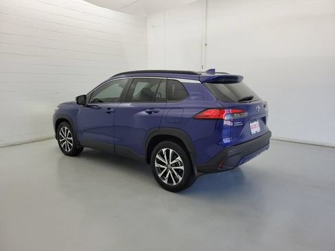 Used 2023 Toyota Corolla Cross XLE w/ Convenience Package FWD image 7