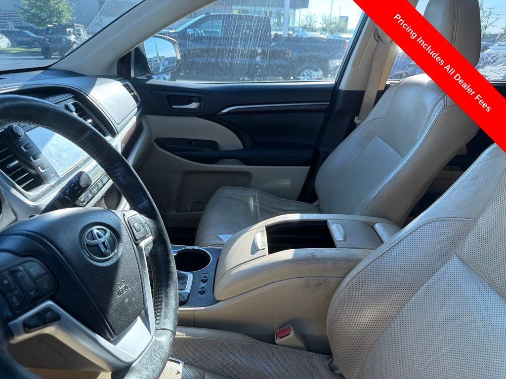 Used 2014 Toyota Highlander Limited Platinum AWD/4WD image 11