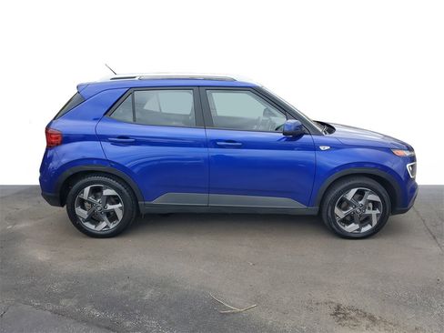 Used 2023 Hyundai Venue Limited image 5