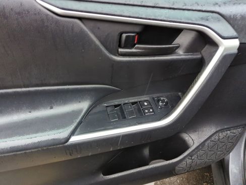 Used 2021 Toyota RAV4 LE AWD/4WD image 8