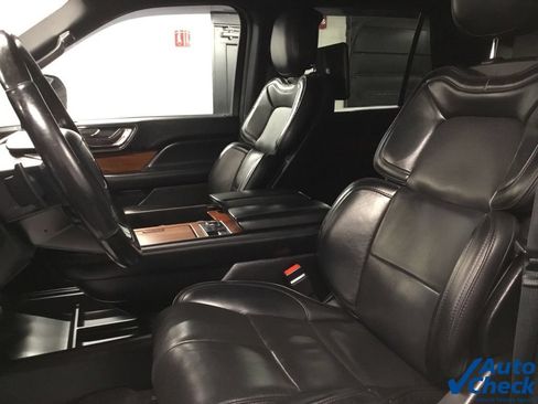 Used 2019 Lincoln Navigator Select w/ Technology Package AWD/4WD image 29