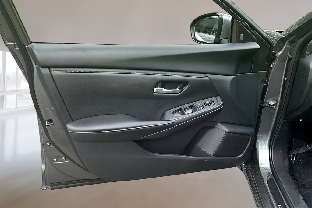 Used 2025 Nissan Sentra SV FWD image 18