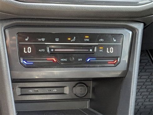 Used 2022 Volkswagen Tiguan SE image 25