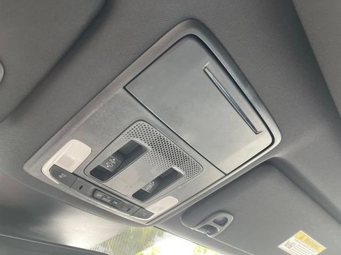 Used 2025 Honda Pilot TrailSport image 36