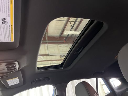 Used 2024 Chevrolet Trax RS w/ Sunroof Package FWD image 3