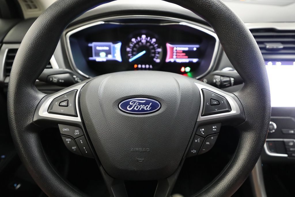 Used 2019 Ford Fusion SE FWD image 16