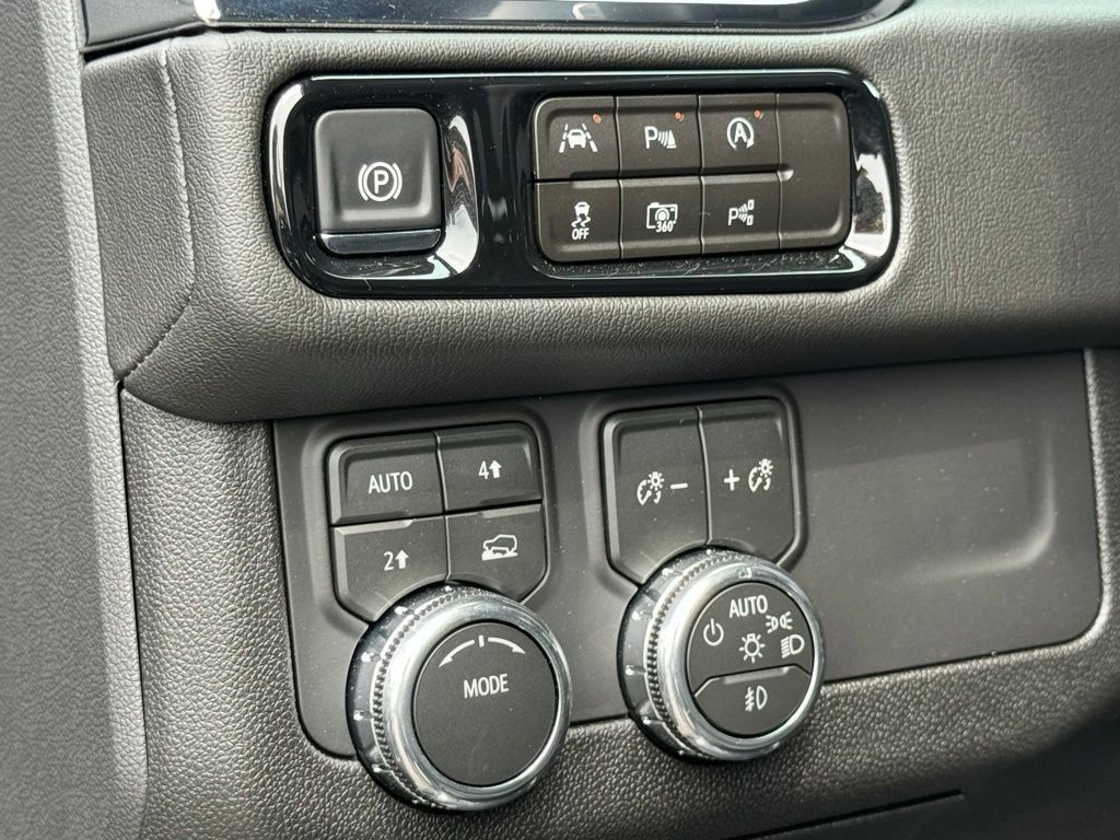 Used 2026 GMC Yukon Denali AWD/4WD image 20