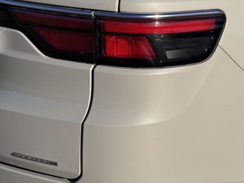 Used 2022 Jeep Wagoneer Series II w/ Premium Group I image 10