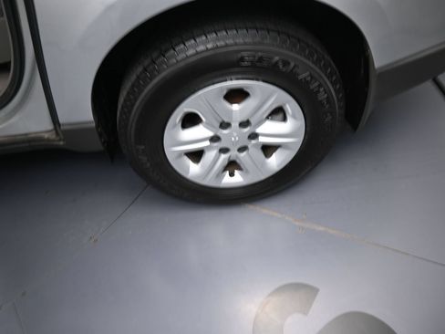 Used 2011 Chevrolet Traverse LS FWD image 18