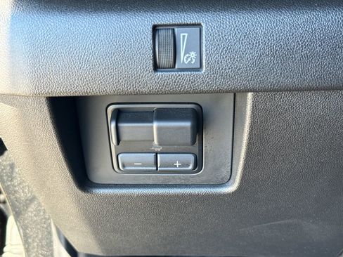 Used 2024 Chevrolet Colorado Trail Boss w/ Technology Package image 14