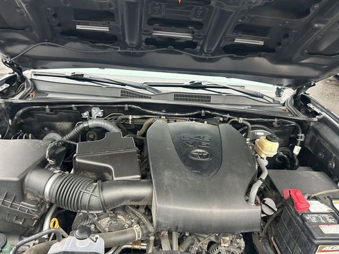 Used 2016 Toyota Tacoma TRD Sport w/ Towing Package image 29