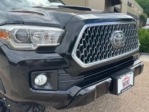 Used 2019 Toyota Tacoma TRD Sport image 4