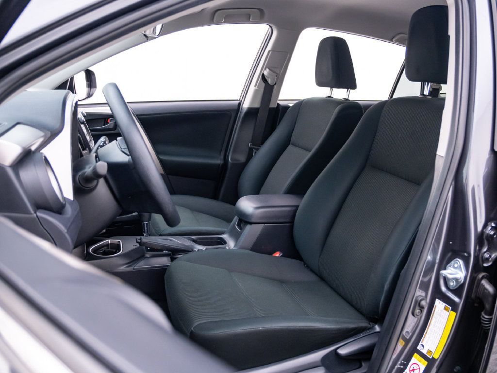 Used 2018 Toyota RAV4 LE FWD image 17