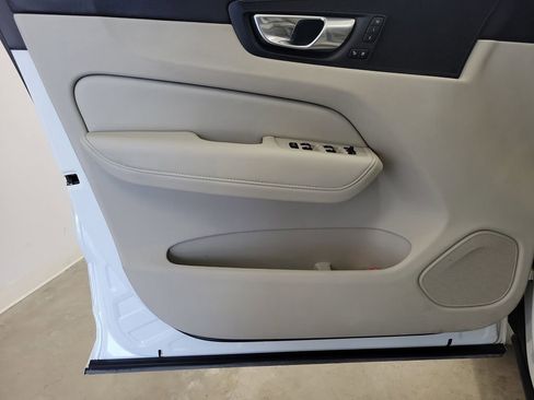 Used 2023 Volvo XC60 B5 Plus image 21