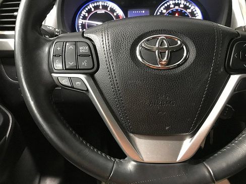 Used 2015 Toyota Highlander Plus AWD/4WD image 24