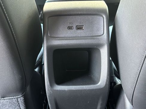 Used 2025 Chevrolet Trax LT w/ LT Convenience Package FWD image 23