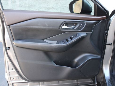 Used 2023 Nissan Rogue SL image 12