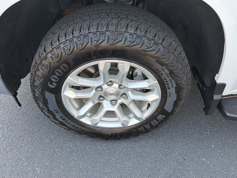 Used 2025 Chevrolet Silverado 1500 LT AWD/4WD image 36