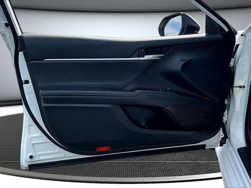 Used 2022 Toyota Camry SE image 19