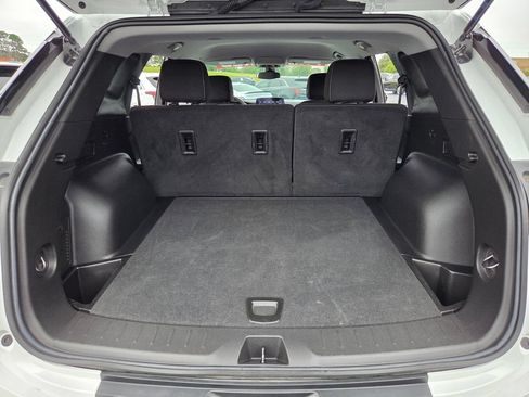 Used 2025 Chevrolet Blazer LT FWD image 12