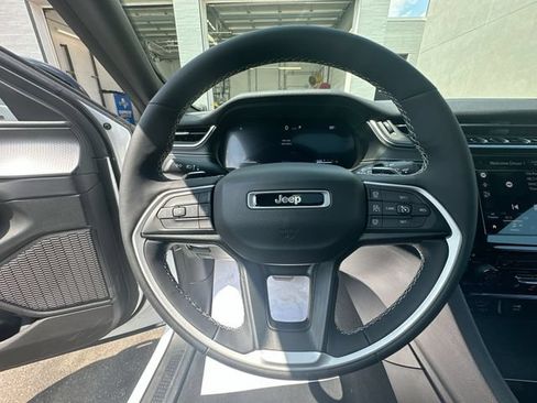 Used 2023 Jeep Grand Cherokee L Laredo AWD/4WD image 16
