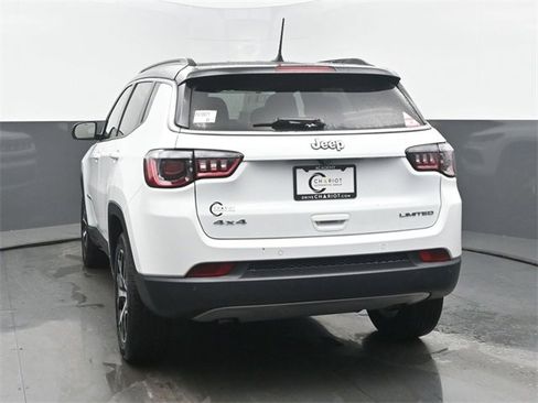 Used 2024 Jeep Compass Limited image 4