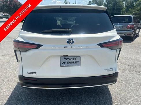Used 2021 Toyota Sienna Platinum FWD image 6