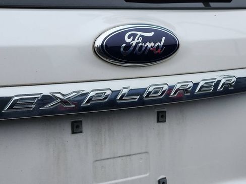 Used 2014 Ford Explorer XLT AWD/4WD image 11