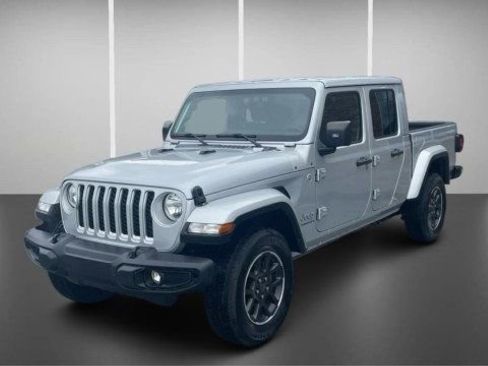 Used 2023 Jeep Gladiator Overland image 3