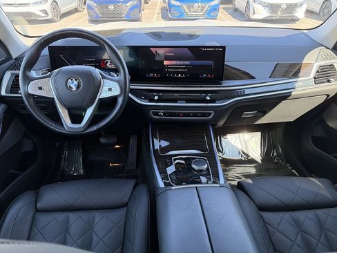 Used 2024 BMW X7 xDrive40i w/ Premium Package image 2