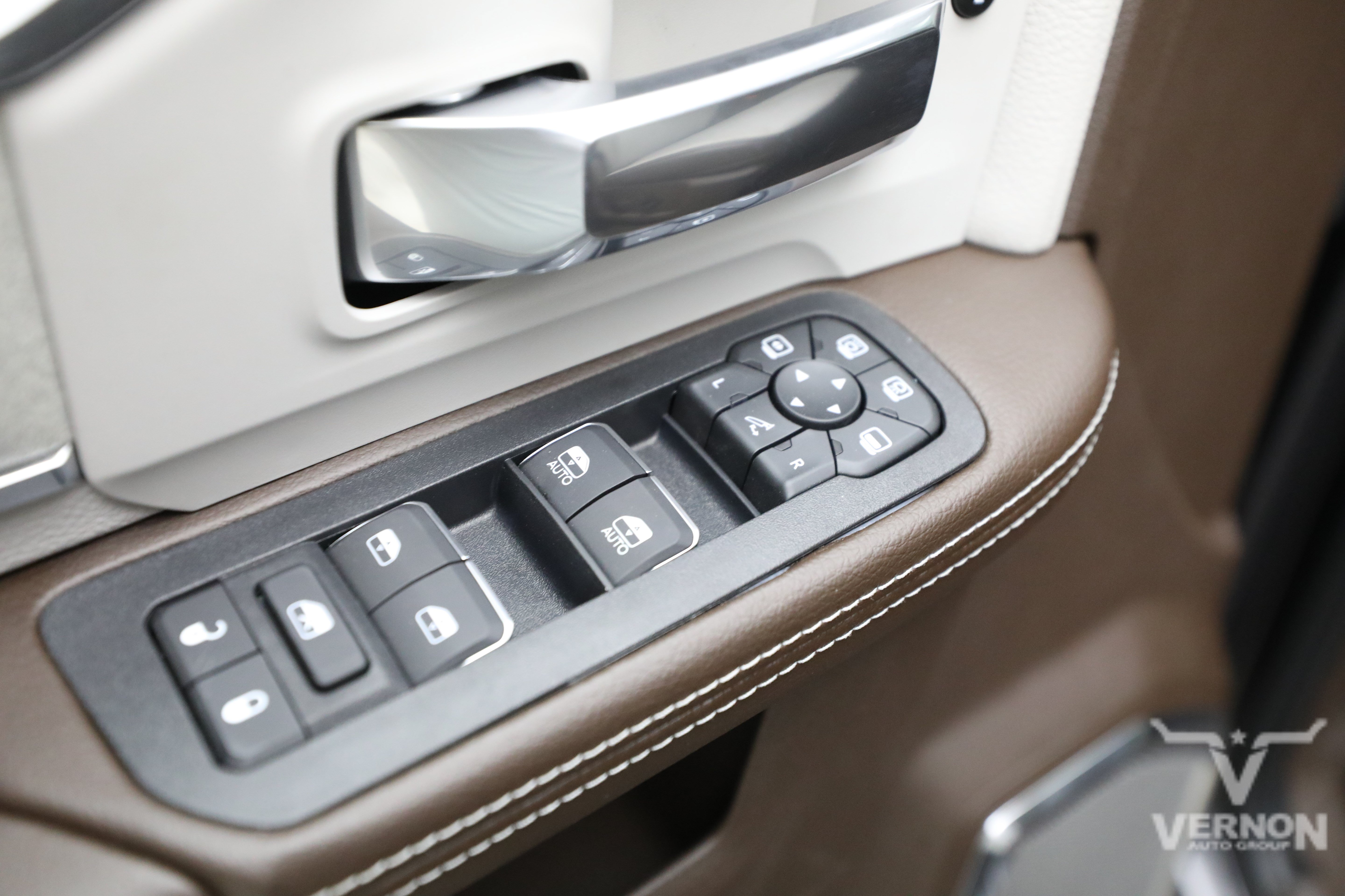 New 2026 RAM 3500 Laramie AWD/4WD image 17
