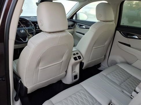 Used 2022 Buick Envision Avenir w/ Technology Package II image 18