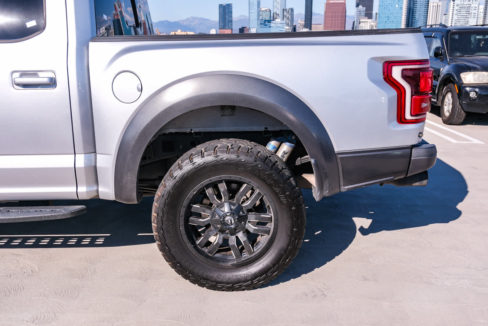 Used 2017 Ford F150 Raptor w/ Equipment Group 802A Luxury AWD/4WD image 8