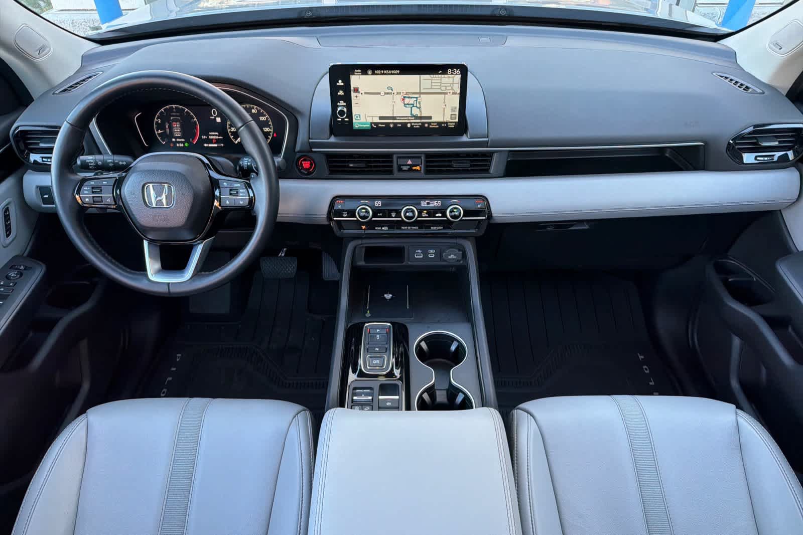 Used 2023 Honda Pilot Touring image 3