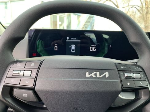 Used 2025 Kia K4 FWD image 27